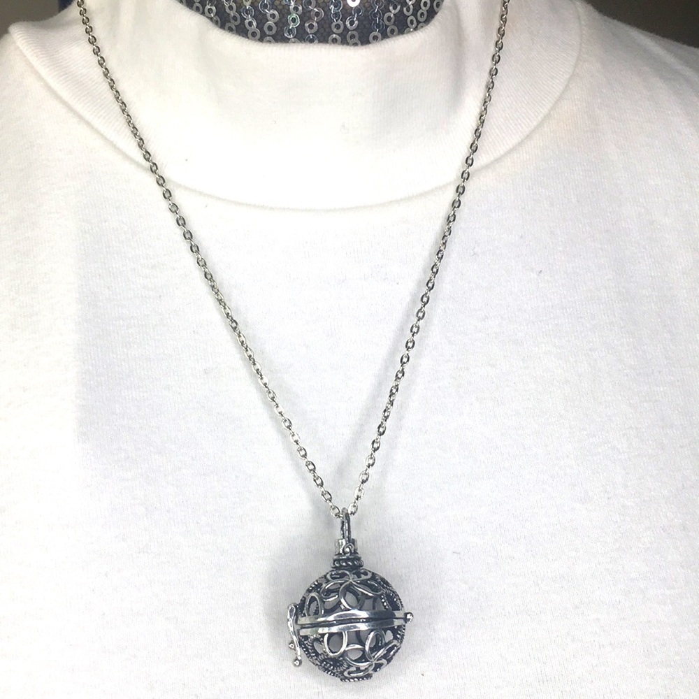Intricate Silver Filigree Pendant Necklace oil or perfume diffuser